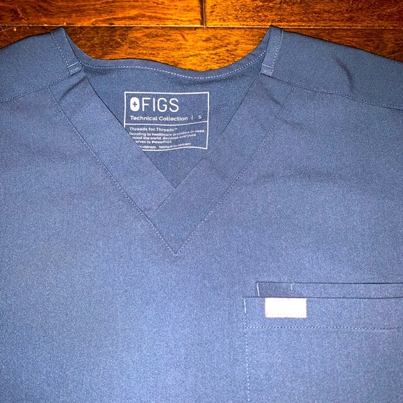 FIGS 2-pocket Leon Dark Harbor Scrub Top, Small - Picture 5 of 5